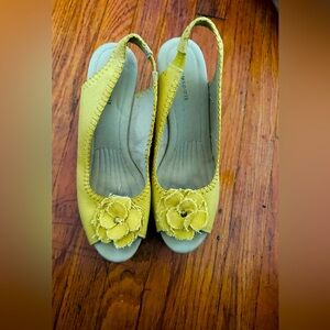 Naturalizer Yellow Peep-Toe Flower Accent Bow Espridrille Slingback Wedge